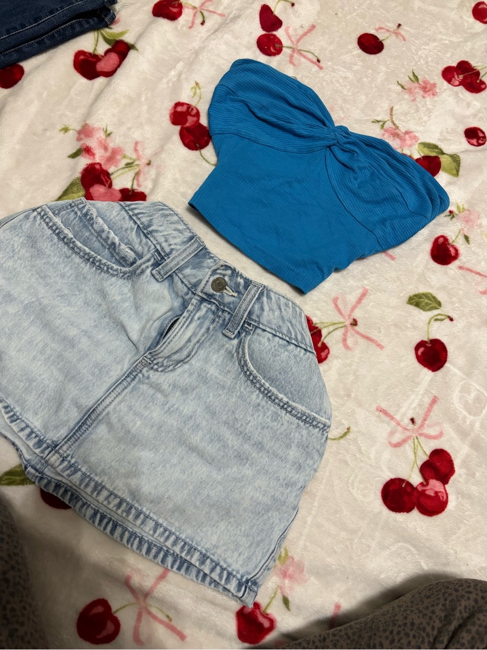 SHEIN Bright Blue Strapless Knot-Front Crop Top with Light Wash Denim Shorts